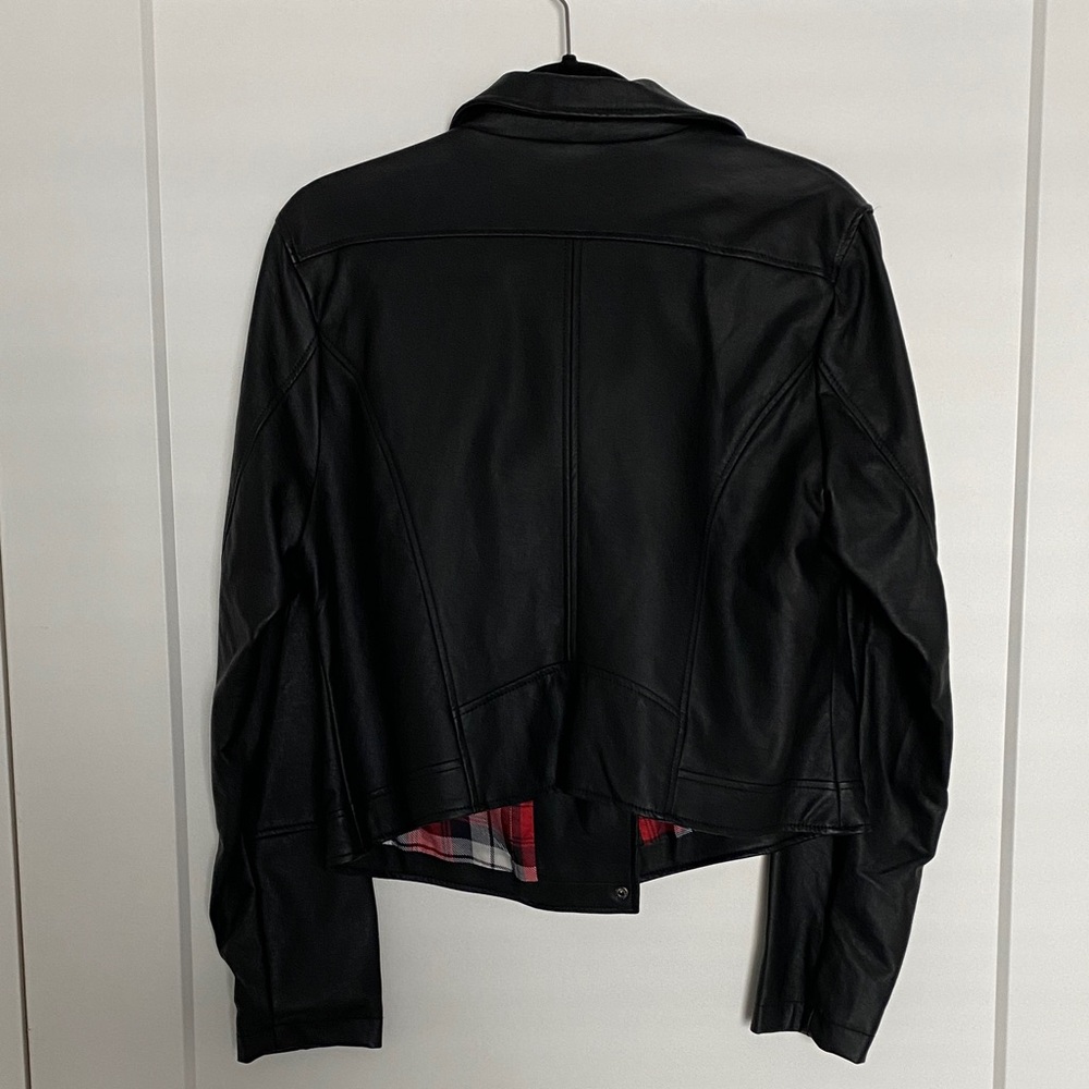 torrid size 1 (14/16) Black Faux Leather Moto Jacket with Red Plaid Lining - Picture 6 of 7